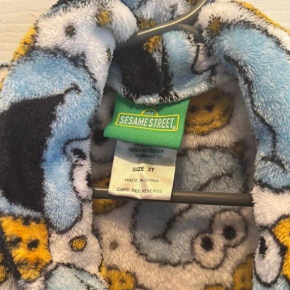 Cookie Monster Kids' Robe - Picture 2 of 4